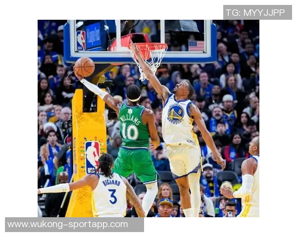 独行侠训练照曝光弗拉格与安东尼戴维斯展开激烈对抗 独行侠训练照曝光弗拉格与安东尼戴维斯展开激烈对抗